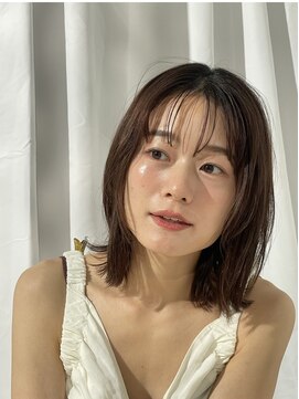 エリリーム(mlilym) ツヤ肌×ピンクメイク