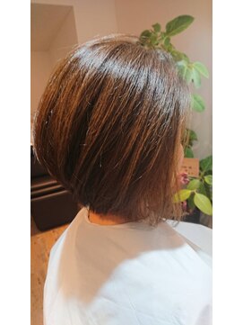 インターグロウ(InterGlow) 前下がりボブ