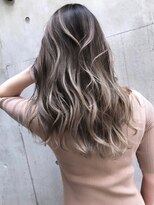 メリー(merry craftsman's factory)&nbsp;外国人風バレイヤージュ、ハイライトカラーアッシュグレージュ