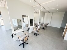 アグ ヘアー アトレ 宮崎フェニックスガーデン店(Agu hair attrait)の雰囲気（ゆったり寛げる居心地の良い空間です。）