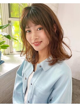 ガーランド (Garland) 大人ミディアムレイヤーカット水素カラーピンクベージュ卵型