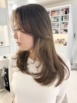 ノラ ウメダ(NORA UMEDA) レイヤーカット海外風ハイライトヘア西海岸地毛ハイライト