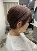 ピンクベージュ　ショートボブ