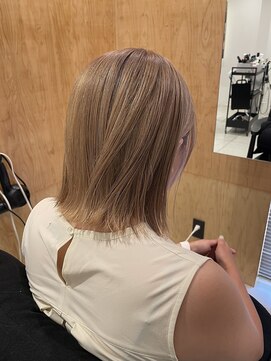 リノア 鵠沼海岸(LINOA) 透明感ベージュ×ボブ