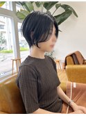 ショートヘア。