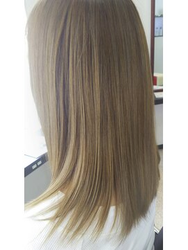 ヘアー ブラット(hair Brat) ハイトーン 透明感◎