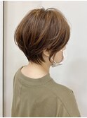 ○デザインカラー×耳かけショートヘア