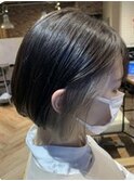 イヤリングカラー・艶感ボブ・インナーグレージュ