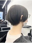 黒髪クラゲヘアーオリーブグレー小顔ココアベージュ卵型ショート