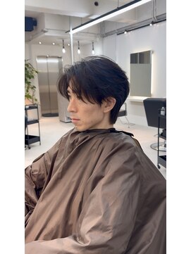 センターパートウルフ