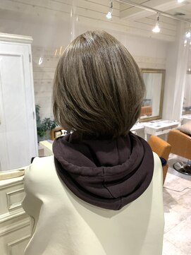 ラトゥーナ(Ratuna) 【Ratuna/塚口】Wカラー☆外国人風グレージュボブ