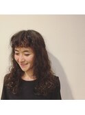 セミロングくるくるパーマ