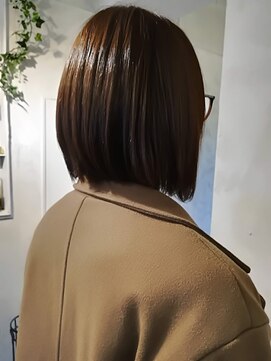 ダッチェス(DUCHESS) 赤味抑えた深みの前下がりボブ