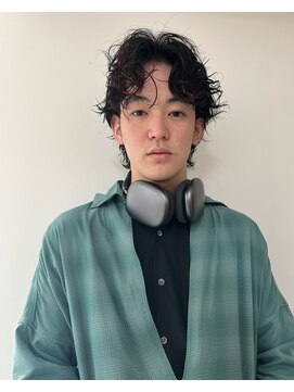 フェイヴィーズ(FavyS) スパイラルパーマ ハイライト メンズパーマ センターパート