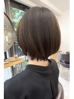 ベラ(Bella)&nbsp;大人可愛い前髪ありひし形耳かけクールショートボブ20代30代40代