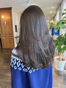 ザック ヴィ(ZACC  vie) レイヤーカット/セミロング/艶カラー/学割U24