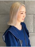 ハイトーンベージュ ホワイトブロンド 切りっぱなしボブ 艶感
