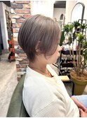 ダブルカラー ブリーチ ベージュ ショート カット 20代30代40代
