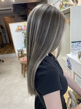 オリビアヘアー(OLIVIA HAIR) 大人女性に人気◎シャドールーツ×グレージュハイライト