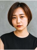 ココアブラウンのコンパクトボブ×ラウンドシルエット
