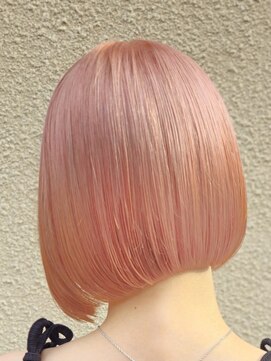 大人可愛い前下がりボブにピンクベージュ