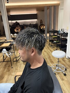 アフィネ ヘアライフデザイン(Affiner HAIR LIFE DESIGN) ホワイトメッシュ×ツイスパで無造作束感
