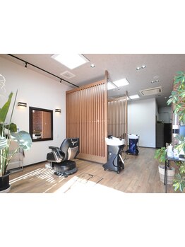 "半個室3席"と"完全個室1席"のみ◎ゆったりリラックス空間で気さくなスタッフ達がお待ちしております。