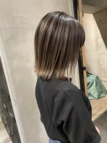 メリー(merry craftsman's factory)&nbsp;外国人風バレイヤージュ、ハイライトカラーアッシュグレージュ