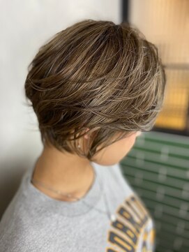 ラトリエ ブロカント 立川北口店(L'atelier BROCANTE) ハンサムショート 小顔補正立体カット グレーベージュ 透明感