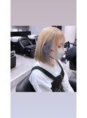 ベージュ×インナーペールブルー