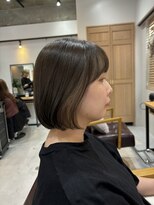 トットファム(tot.fam.)&nbsp;【t o t. f a m.】ベージュインナー×切りっぱなしボブ