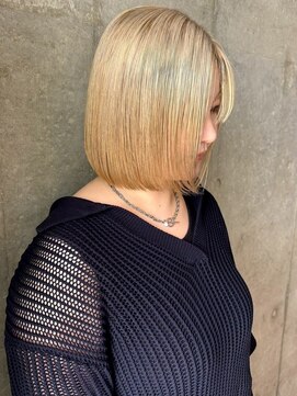 セル(CELL) ハイトーン ブリーチ 切りっぱなしボブ 顔周りカット 髪質改善
