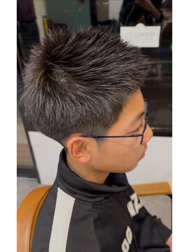 リンイチマルサン(Lin.103) 刈り上げヘアー