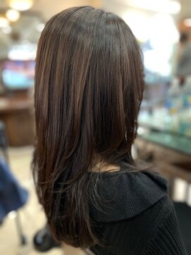 エルプリエ(elle brille) シャドールーツカラーで透明感と動きを＋レイヤーカット