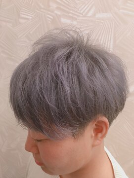 エスエムアールツー(SMR2) ☆メンズライクに仕上げるシルバーなツーブロック女子☆