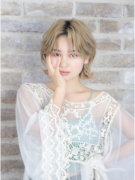 アラ モーダ(Alla moda) ハイトーンベージュ/外ハネボブ