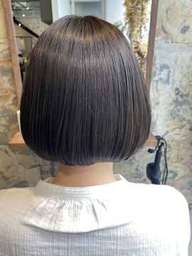 ジュエ (jouer) 大人かわいい丸みショート/ダークグレージュ/まとまる艶髪