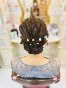 美容室 ティンカーベル シニヨンアップ