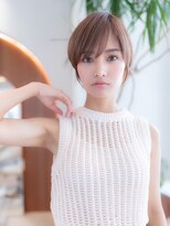 20代30代大人可愛いグレージュカラー斜めバングショートボブ