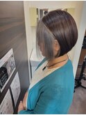 フェイスフレーミングボブ