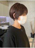 大人ショートボブ切りっぱなしボブミルクティーベージュカラー
