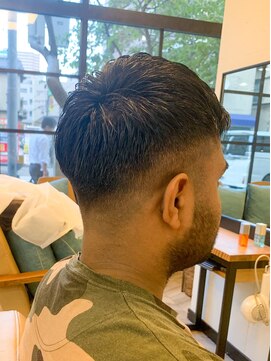 ロサ ブランシェ バイ エスト(Rosa Blanche by est) 外国人風フェードカット