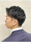 ツーブロック刈り上げアップバングビジネスショートスタイル