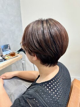 ファミリエ(familier) クセを収めるショートヘア