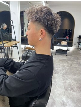 エミタス 柳通り(Emitas.) 和歌山市の20代メンズ必見！楽に決まるシルバーパーマ解説