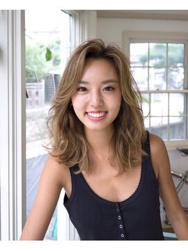 ラフューネ(Raffune) ヘルシー可愛いビーチテイストな無造作ウェーブハイトーンカラー