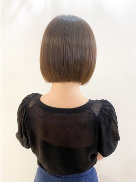 グランドライン(GRAND LINE) GRANDLINE 藤田遼　流行りのぱつっとぴたボブ　オリーブベージュ