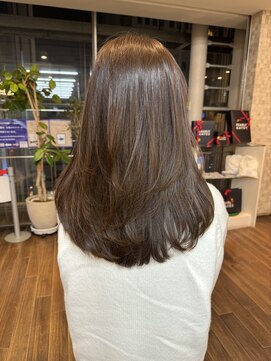 ザック ヴィ(ZACC  vie) オリーブベージュ　レイヤーカット　セミロング　20代30代40代