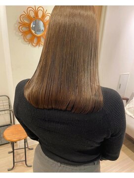 ユーフォリア 青山(Euphoria) 【梅雨対策】湿気に負けないうる艶ベージュ