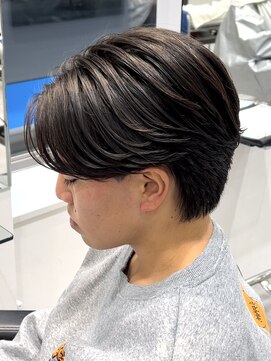 オーシャントーキョーセンダイ(OCEAN TOKYO SENDAI) センターパート黒髪ビジネスニュアンスパーマ2ブロックショート